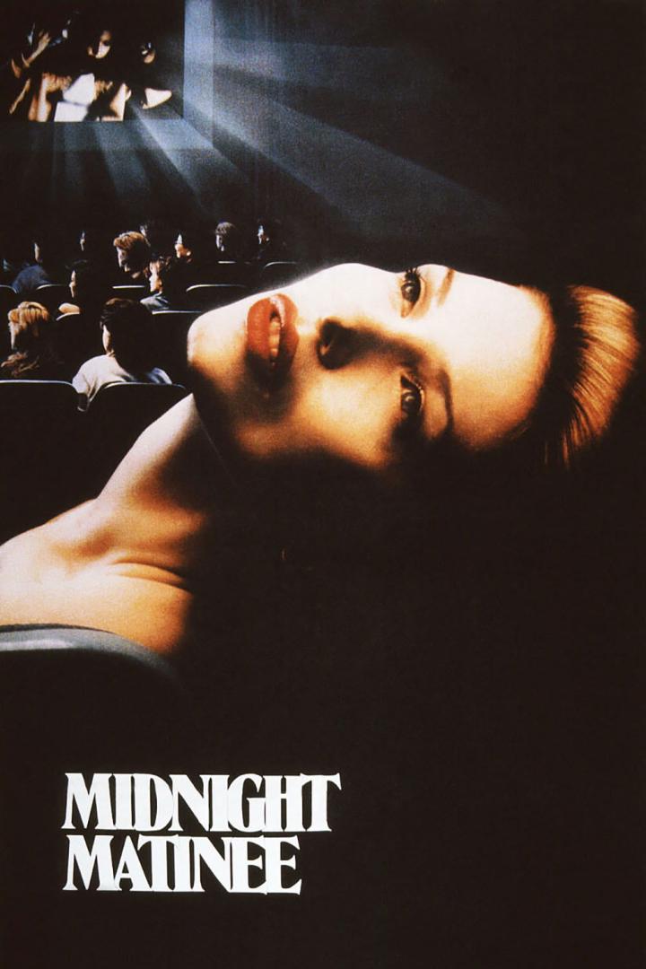 Das Filmplakat für „Midnight Matinee“ zeigt eine Frau im Kino.