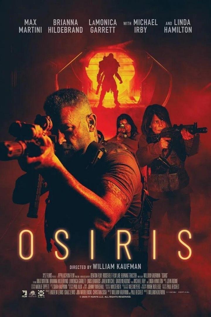 Das Filmplakat für „Osiris“ zeigt Max Martini, Brianna Hildebrand, Lamonica Garrett, Michael Irby und Linda Hamilton mit Waffen.
