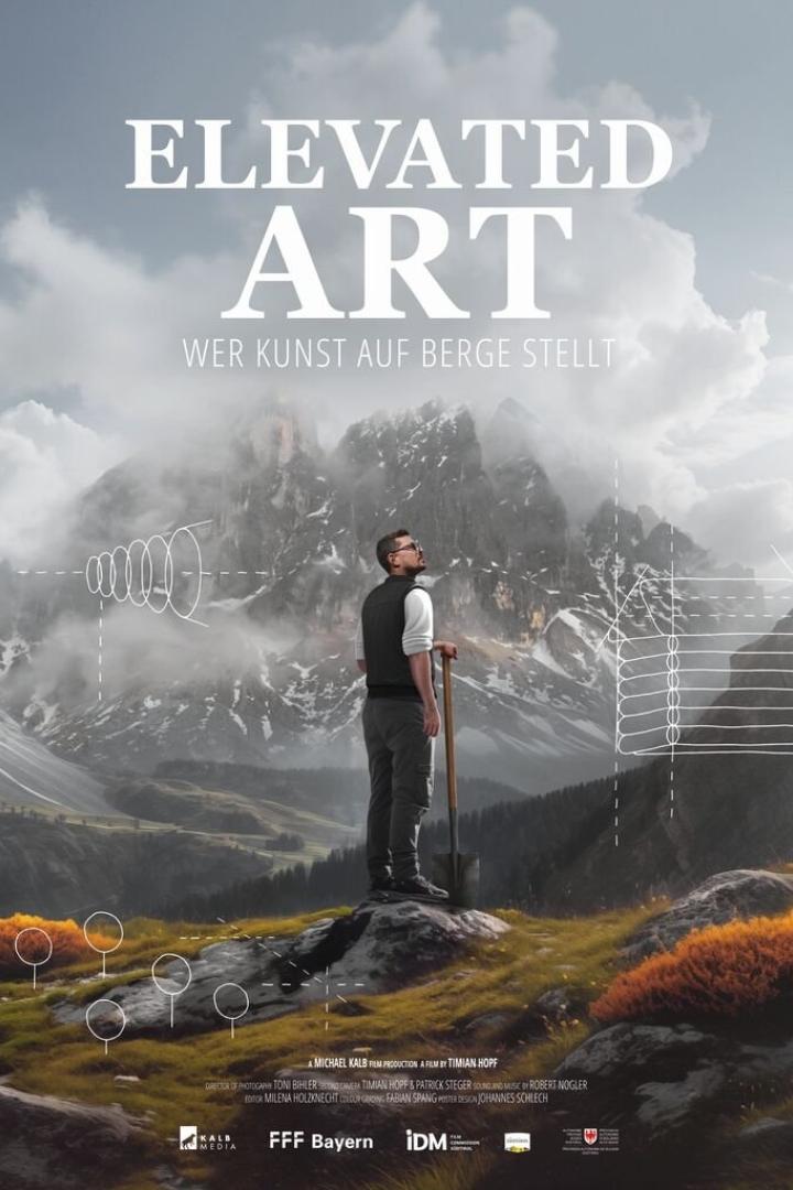 Ein Mann mit Spaten steht vor einer Bergkulisse, im Hintergrund der Titel „Elevated Art“.