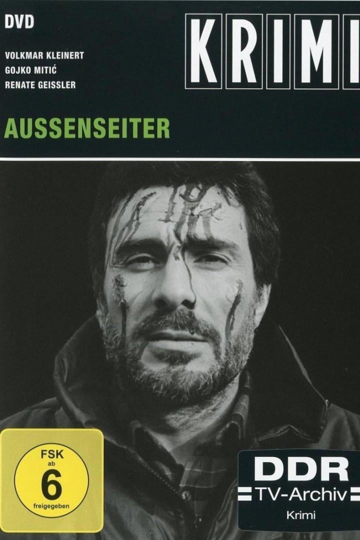 Das DVD-Cover des DDR-Krimis „Außenseiter“ zeigt einen Mann mit Blut im Gesicht.