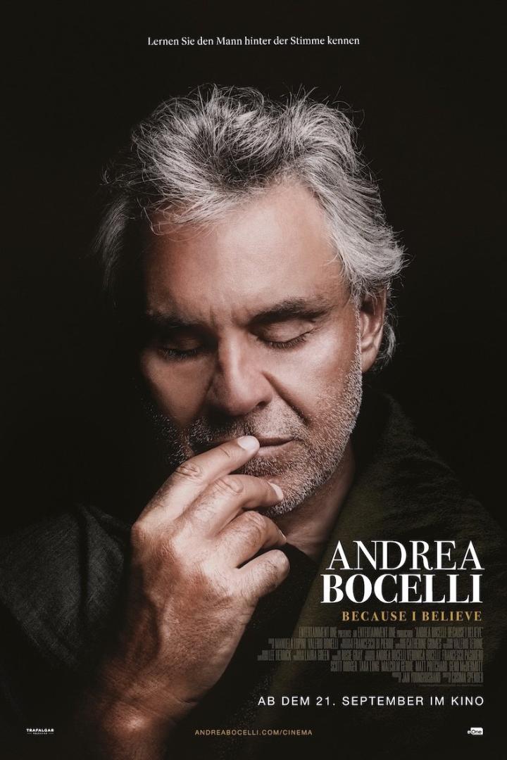 Das Filmplakat zeigt Andrea Bocelli mit geschlossenen Augen und nachdenklicher Miene.