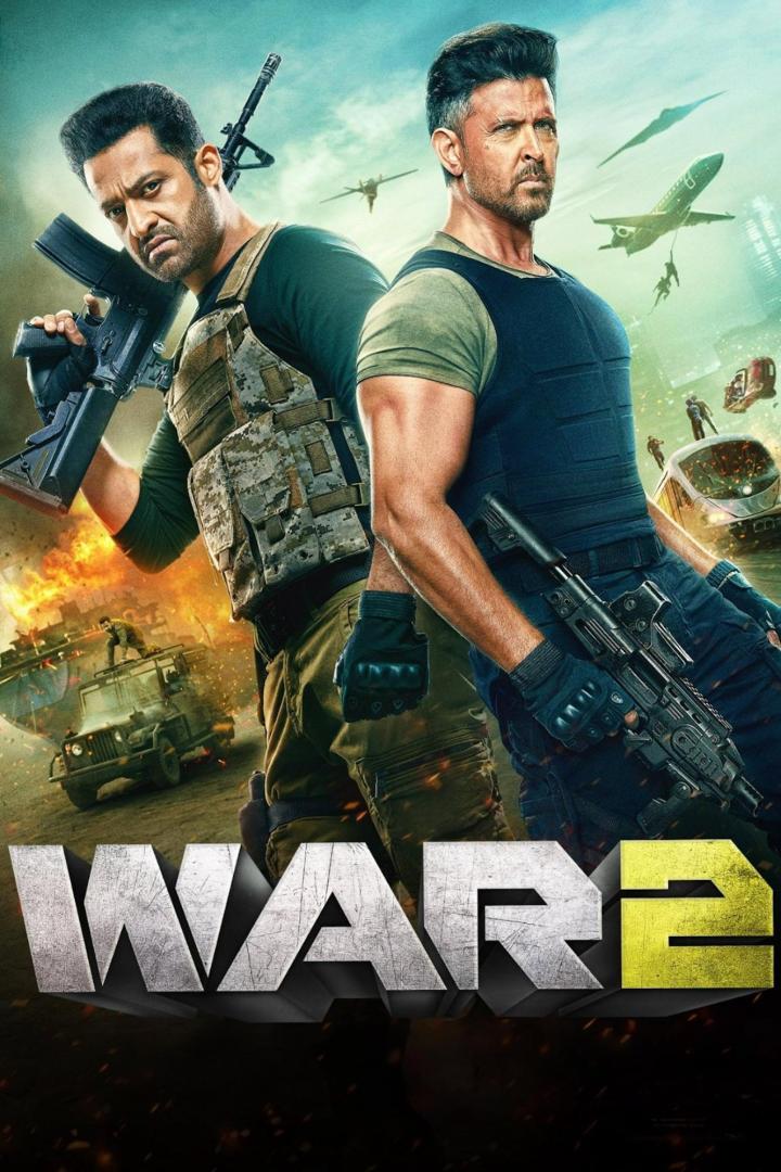 Das Filmplakat für „War 2“ zeigt zwei bewaffnete Männer vor einer actionreichen Szenerie.