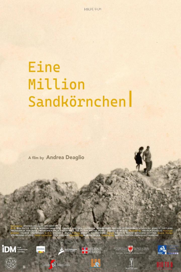 Filmplakat für „Eine Million Sandkörnchen“ mit zwei Personen auf einem Hügel.