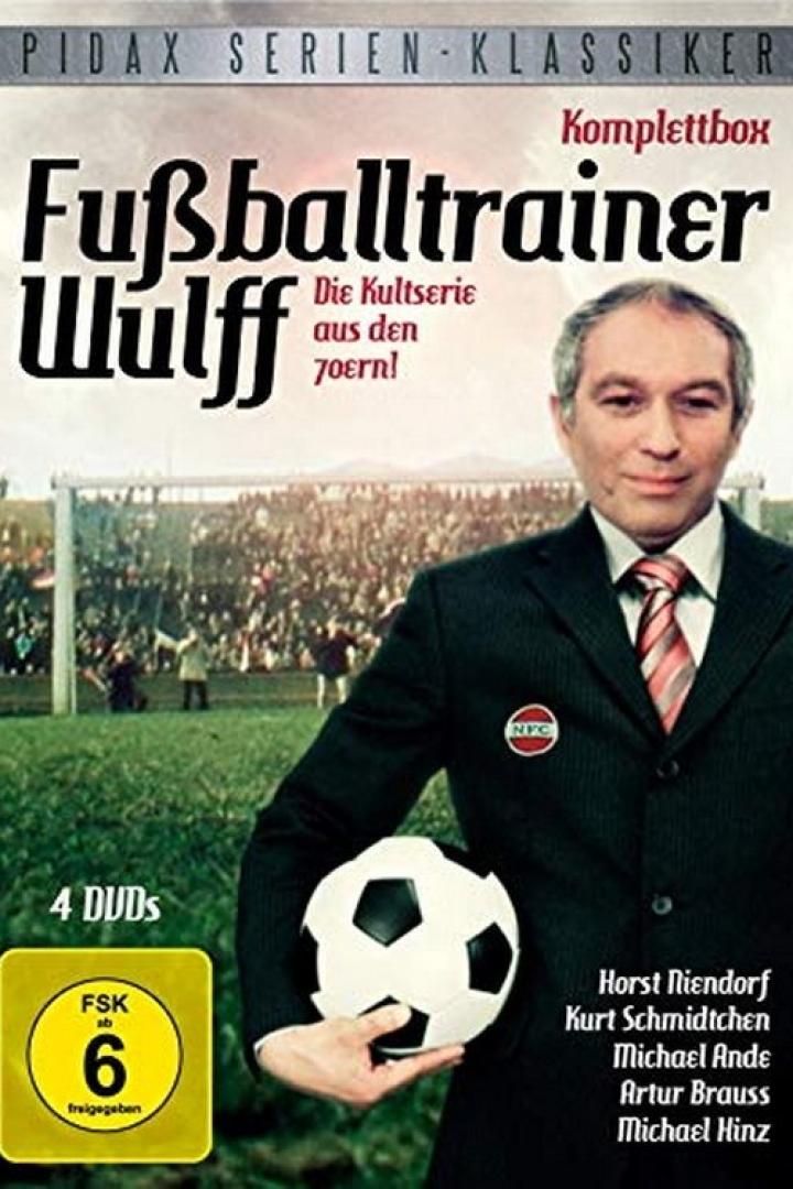 Das Cover der DVD-Komplettbox „Fußballtrainer Wulff“ mit Horst Niendorf und einem Fußball.