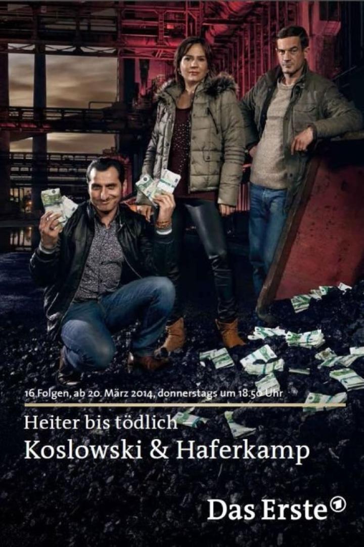 Die Schauspieler des deutschen Fernsehserie „Heiter bis tödlich: Koslowski & Haferkamp“ posieren mit Geldbündeln.