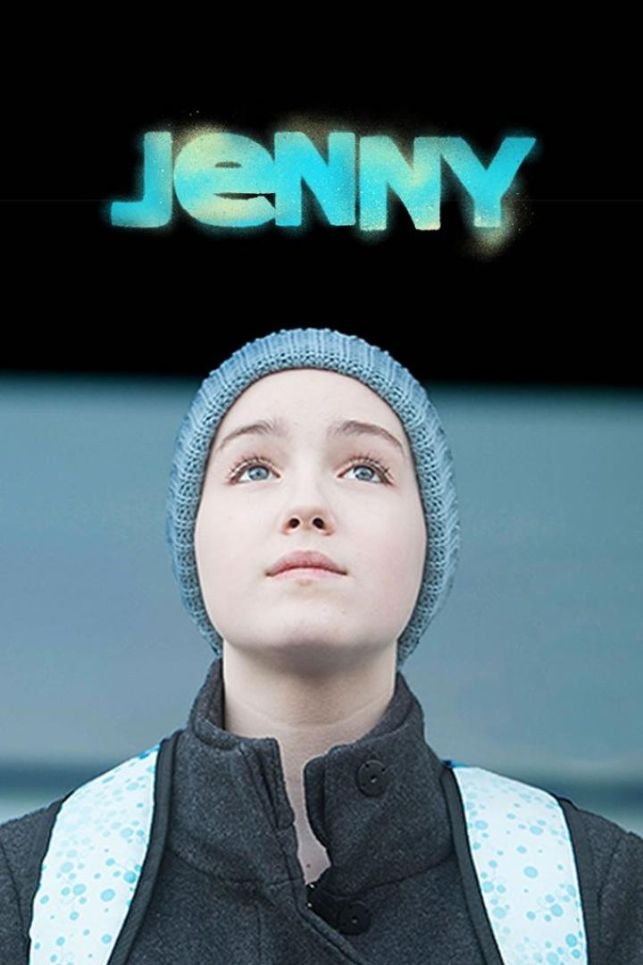 Eine junge Frau mit blauen Augen und Mütze blickt nach oben, über ihr steht der Name „Jenny“.