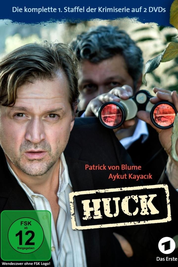 Das Cover der ersten Staffel der Krimiserie „Huck“ mit Patrick von Blume und Aykut Kayacık.