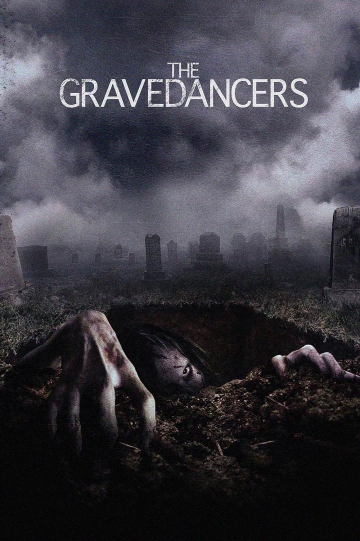 Das Filmplakat für „The Gravedancers“ zeigt eine Hand, die aus einem Grab auf einem Friedhof ragt.