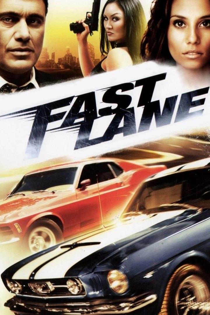 Das Filmplakat für „Fast Lane“ zeigt Schauspieler und zwei Muscle-Cars.