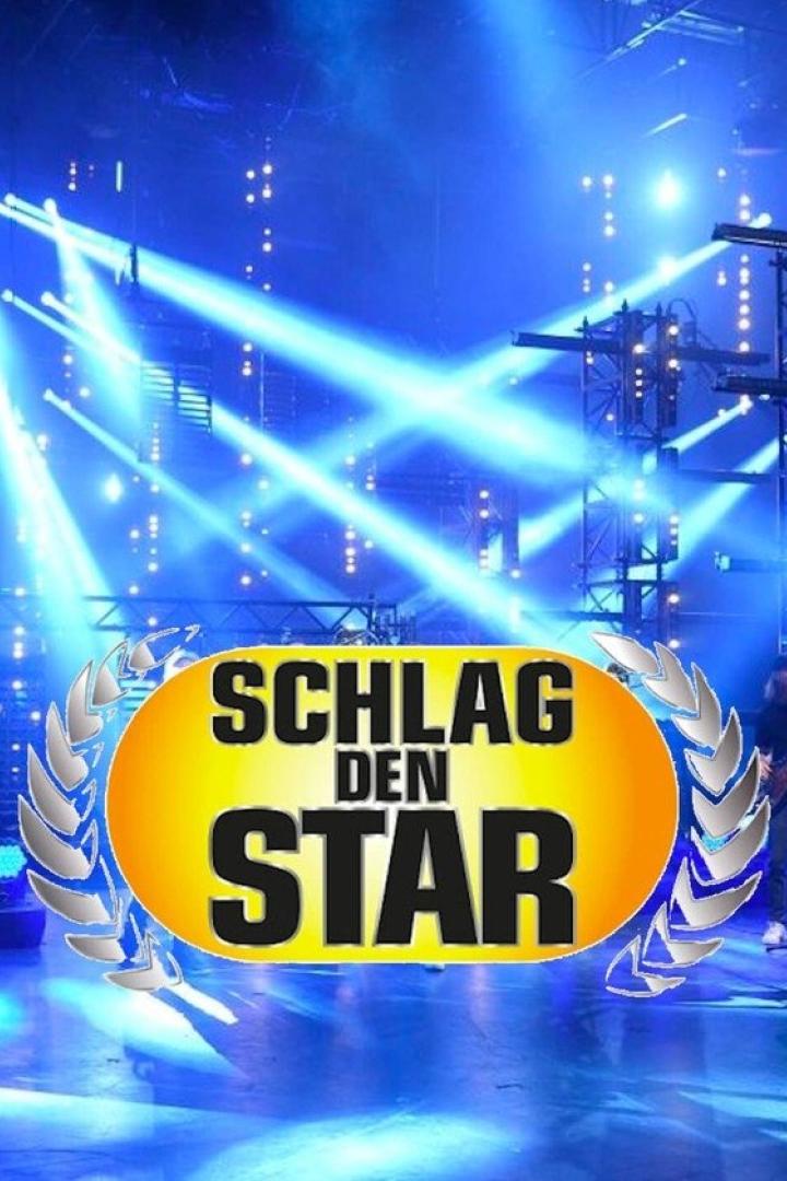 Das Logo der Fernsehsendung „Schlag den Star“ vor einer blauen Bühne mit Lichteffekten.