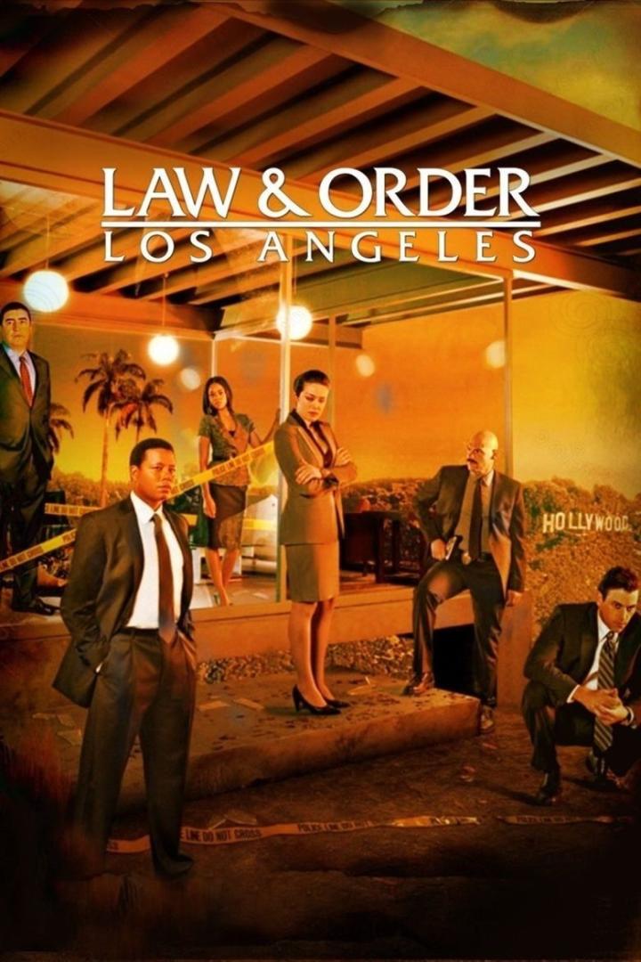 Das Filmplakat für „Law & Order: Los Angeles“ zeigt die Besetzung vor dem Hollywood-Zeichen.