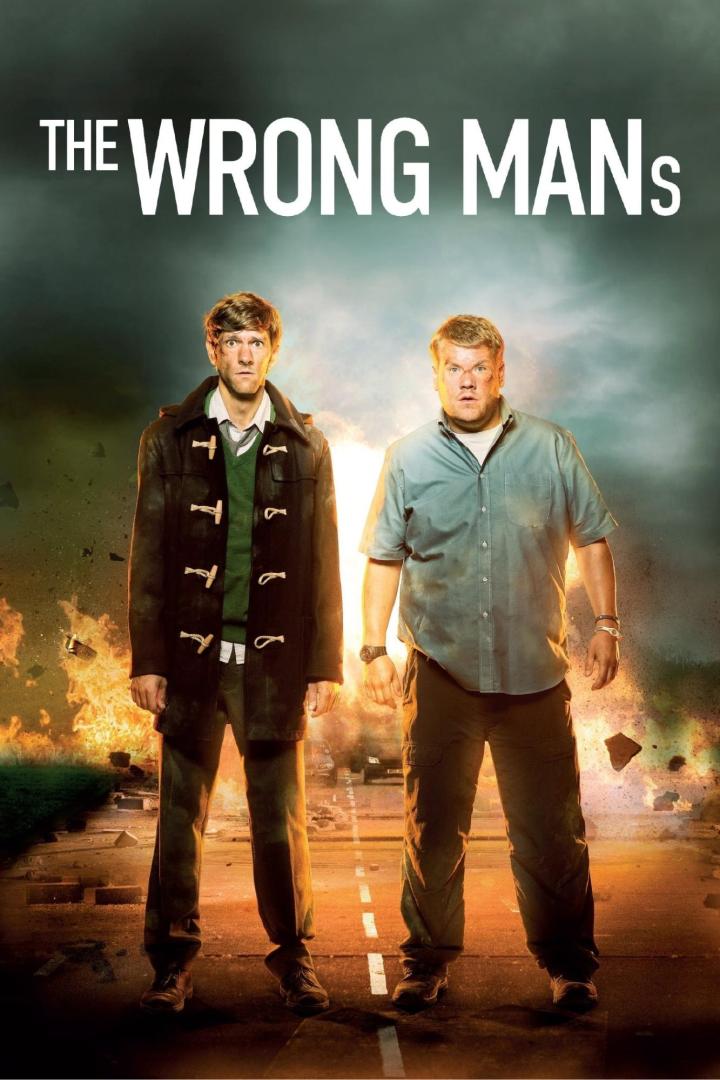 Zwei Männer stehen vor einer Explosion im Hintergrund, Titel „The Wrong Mans“.