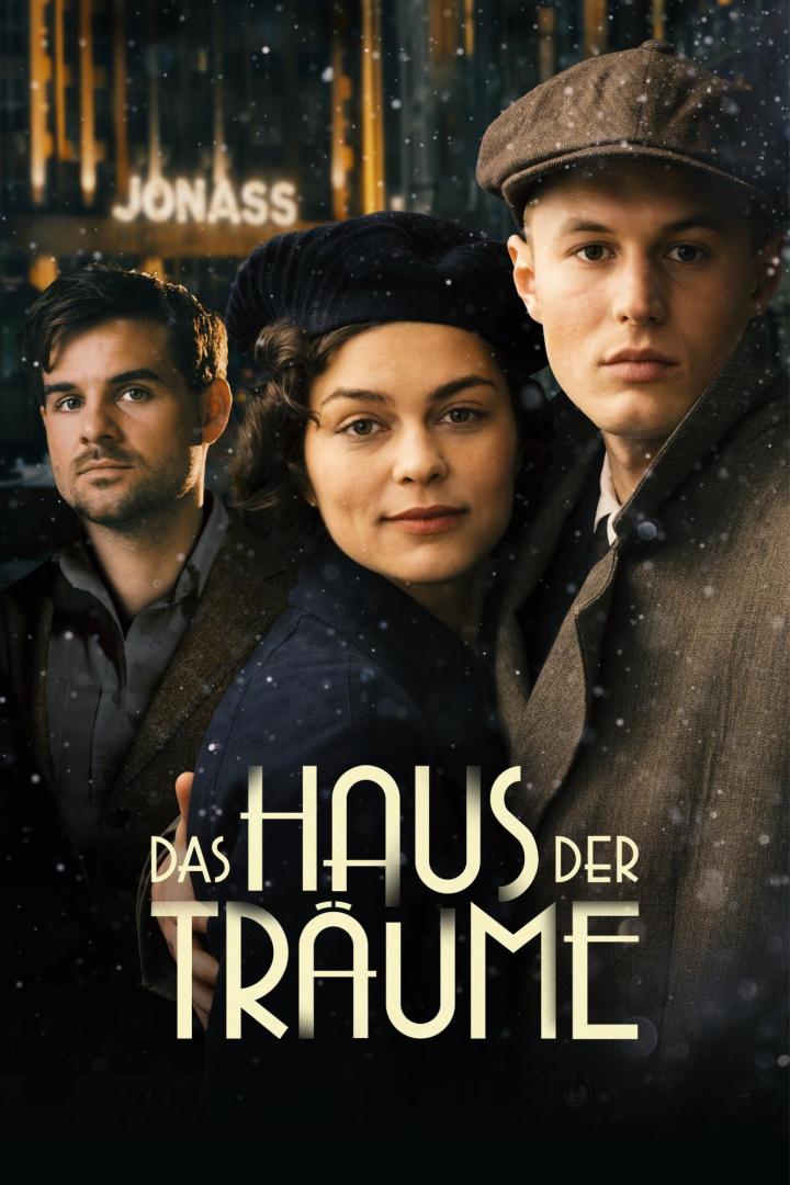 Das Filmplakat für „Das Haus der Träume“ zeigt drei Schauspieler vor einem verschneiten Hintergrund.