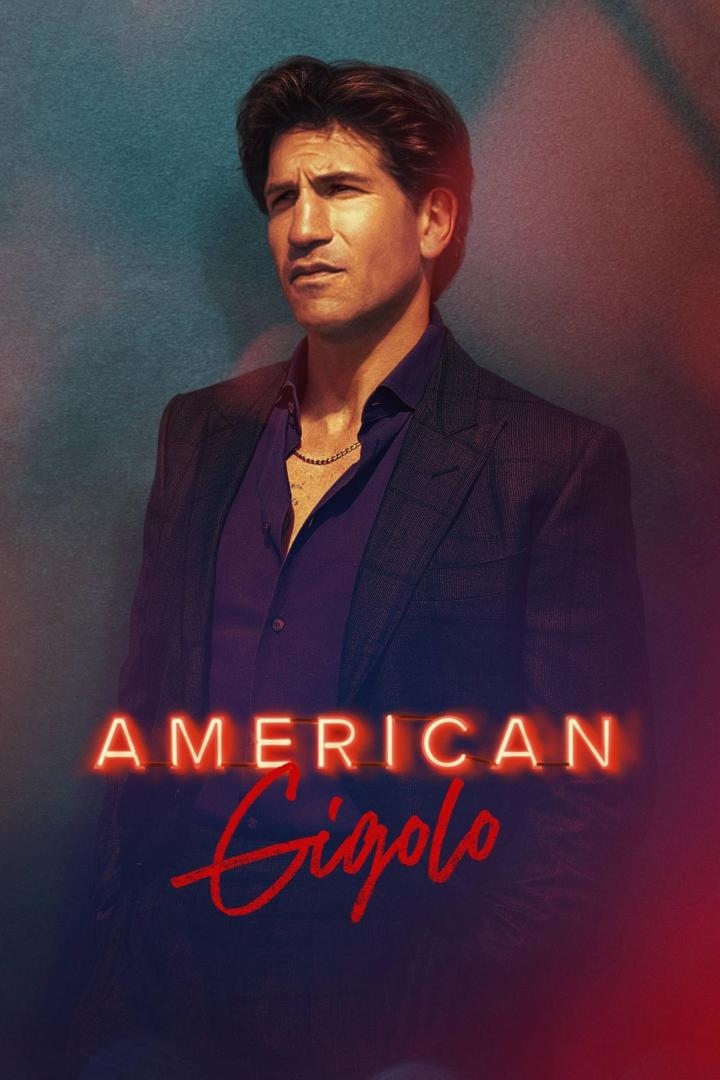 Das Poster für „American Gigolo“ zeigt einen Mann in Anzug und offenem Hemd.