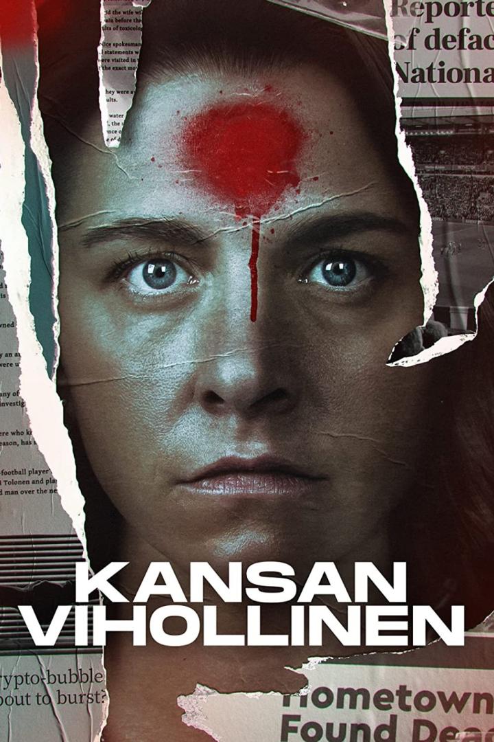 Das Filmplakat für „Kansan Vihollinen“ zeigt das Gesicht einer Frau mit einem roten Fleck auf der Stirn.