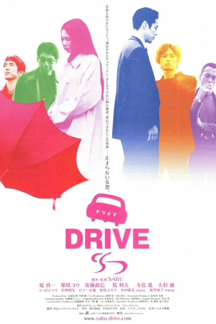 Das Filmplakat für „Drive“ zeigt eine Gruppe von Personen und einen roten Regenschirm.