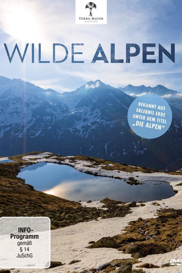 Das Cover der Dokumentation „Wilde Alpen“ zeigt eine Berglandschaft mit einem kleinen See.