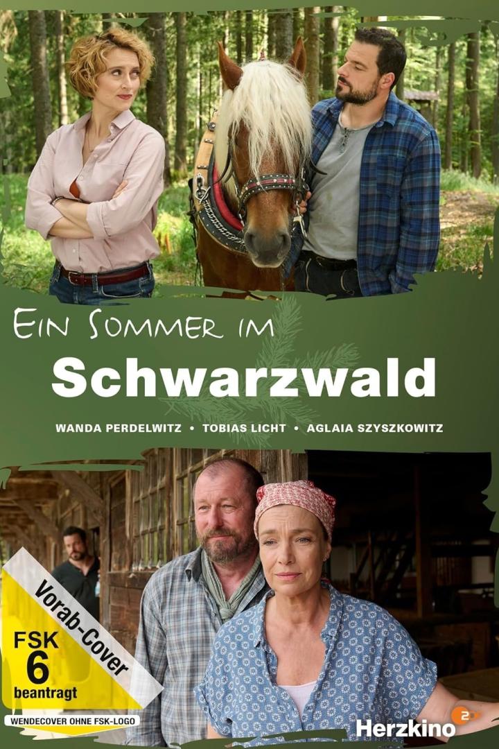 Das Filmplakat für „Ein Sommer im Schwarzwald“ zeigt Wanda Perdelwitz, Tobias Licht und Aglaia Szyszkowitz mit einem Pferd.