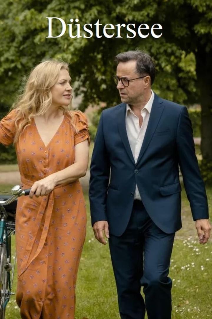 Ein Mann im Anzug und eine Frau mit einem Fahrrad, vermutlich eine Szene aus „Dünstersee“.