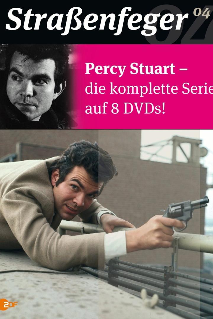 Ein Mann zielt mit einer Waffe, vermutlich eine Szene aus der Serie „Percy Stuart“.