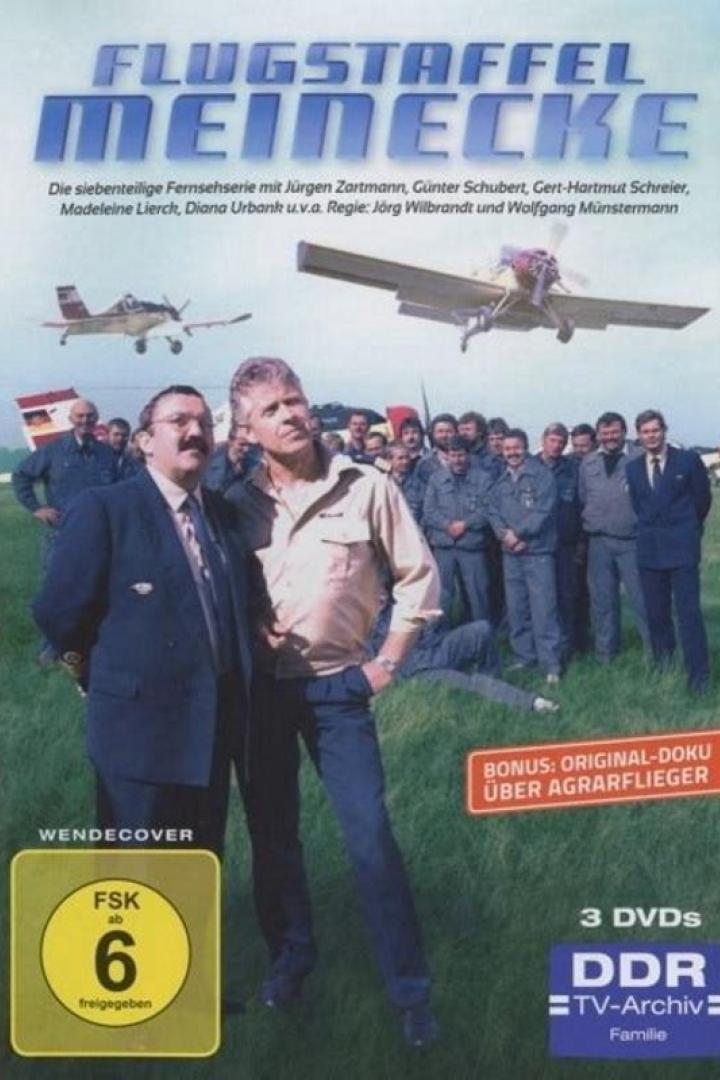 Das DVD-Cover der Fernsehserie „Flugstaffel Meinecke“ zeigt die Besetzung vor Flugzeugen.