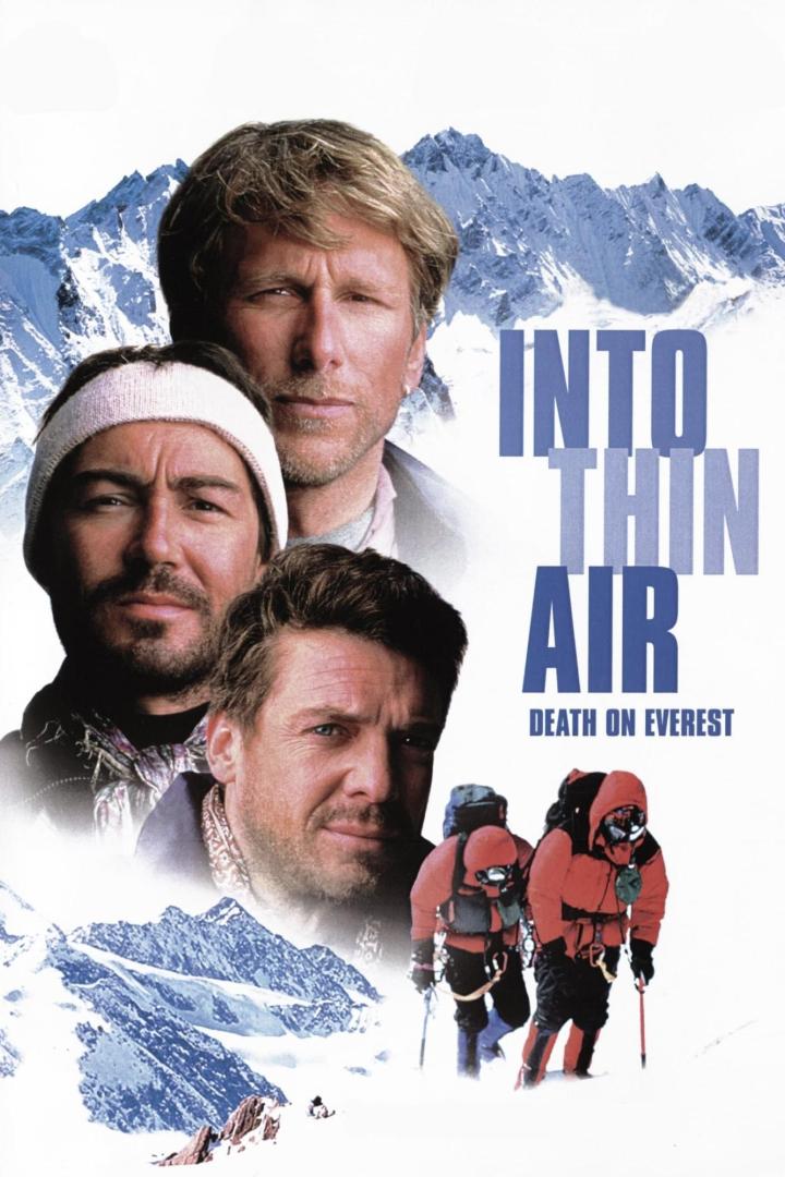 Das Filmplakat für „Into Thin Air: Tod am Everest“ zeigt Bergsteiger und schneebedeckte Gipfel.