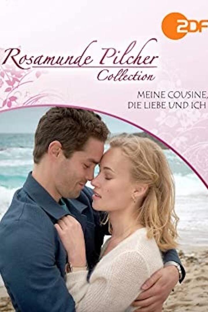 Ein Paar umarmt sich am Strand vor dem Cover der „Rosamunde Pilcher Collection: Meine Cousine, die Liebe und ich“.