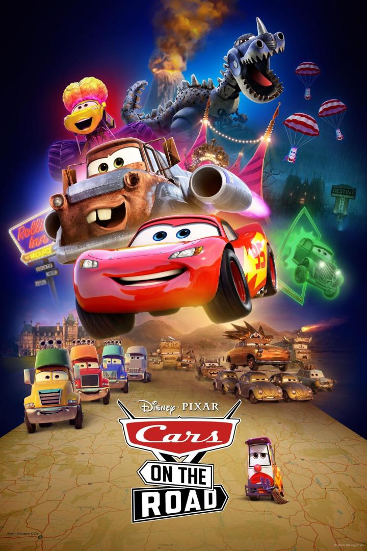 Das Filmplakat zu „Cars on the Road“ zeigt Lightning McQueen und Hook inmitten einer abenteuerlichen Reise mit anderen animierten Autos.