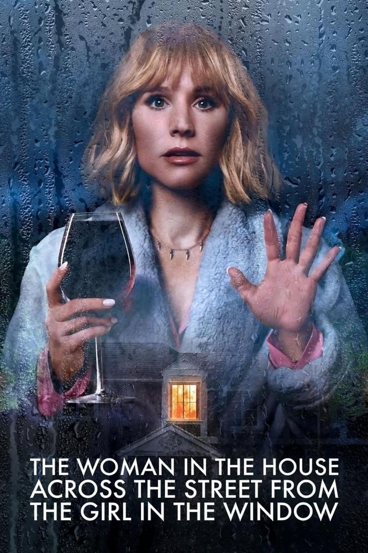 Kristen Bell hält ein Weinglas in der Hand, im Hintergrund das Cover von „The Woman in the House Across the Street From the Girl in the Window“.