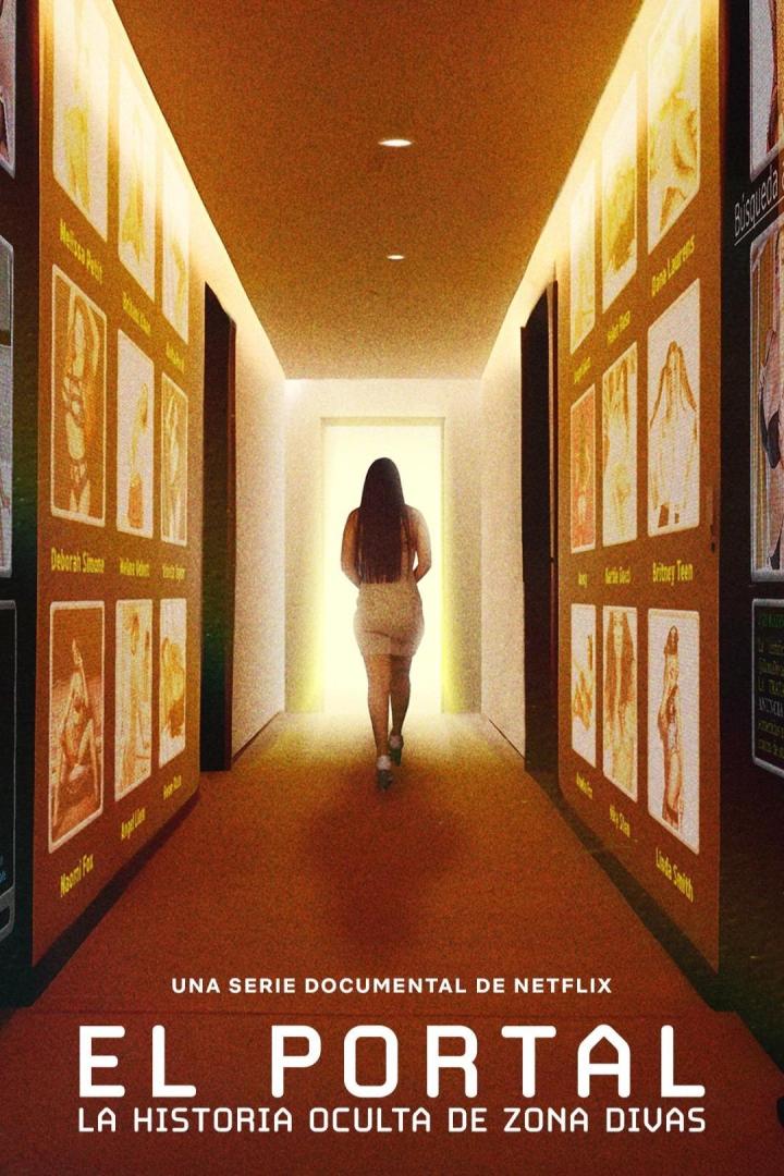 Das Poster für die Netflix-Dokumentarserie „El Portal: Die verborgene Geschichte der Zona Divas“ zeigt eine Frau in einem Flur mit Porträts.