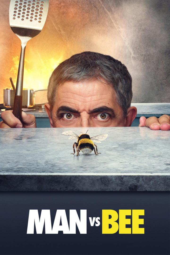 Das Filmplakat zu „Man vs Bee“ zeigt Rowan Atkinson und eine Biene in einer Küche.