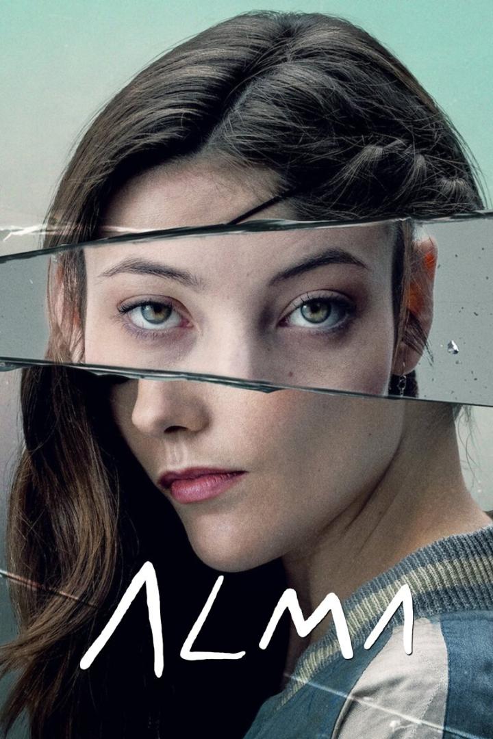 Das Poster für die Serie „Alma“ zeigt das Gesicht einer jungen Frau, teilweise durch Glasscherben verdeckt.