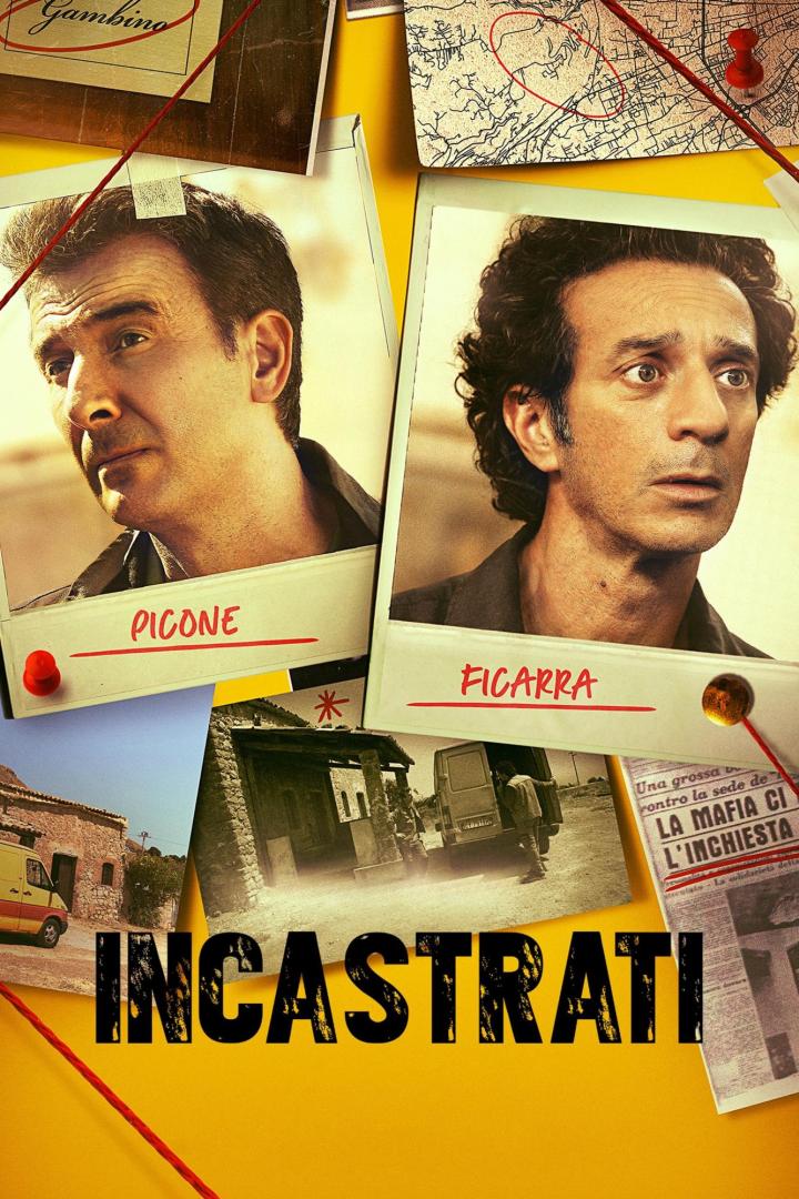 Das Poster zur Serie „Incastrati“ zeigt Picone und Ficarra sowie Fotos und eine Karte mit roten Fäden.