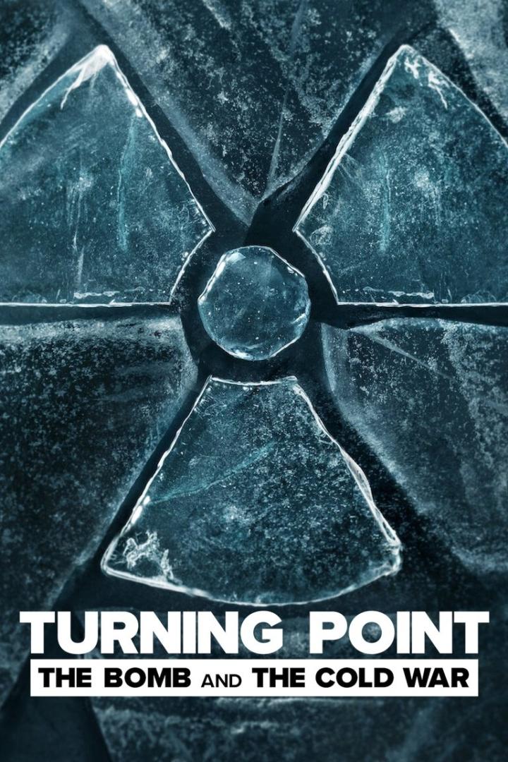 Das Logo für Radioaktivität, dargestellt durch Eis, für „Turning Point: The Bomb and the Cold War“.