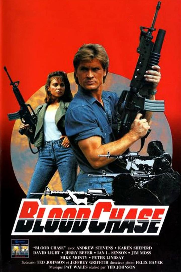 Das Filmplakat für „Blood Chase“ zeigt Andrew Stevens und Karen Sheperd mit Waffen.