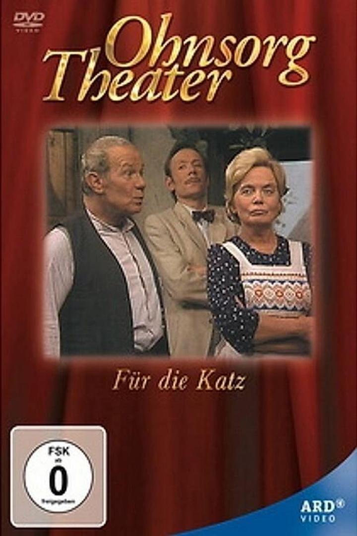 Das DVD-Cover des Ohnsorg-Theaters für „Für die Katz“ zeigt drei Schauspieler vor rotem Vorhang.