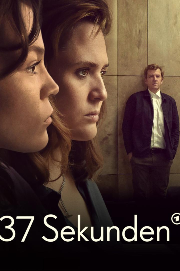 Das Filmplakat zu „37 Sekunden“ zeigt zwei Frauen im Profil und einen Mann an einer Wand.