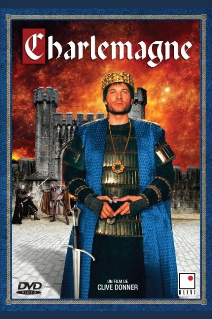 Das Cover des Films „Charlemagne“ zeigt einen gekrönten Mann vor einer Burg.