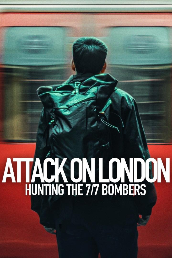 Ein Mann mit Rucksack steht vor einem fahrenden Zug, im Vordergrund der Titel „Attack on London“.