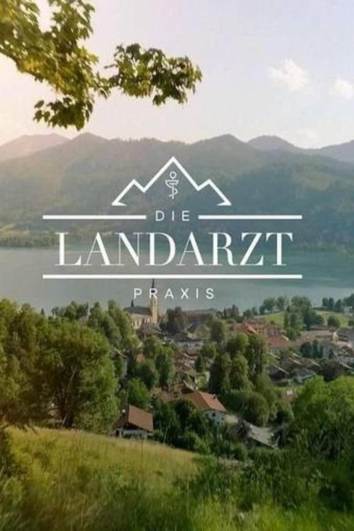 Logo der Landarztpraxis vor einer malerischen Landschaft mit See und Bergen.
