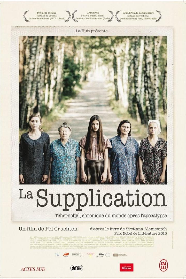Das Filmplakat für „La Supplication“ zeigt fünf Frauen vor einem Birkenwald.