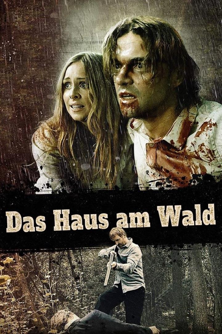 Das Filmplakat für „Das Haus am Wald“ zeigt ein verängstigtes Paar und einen Mann mit einem Gewehr.