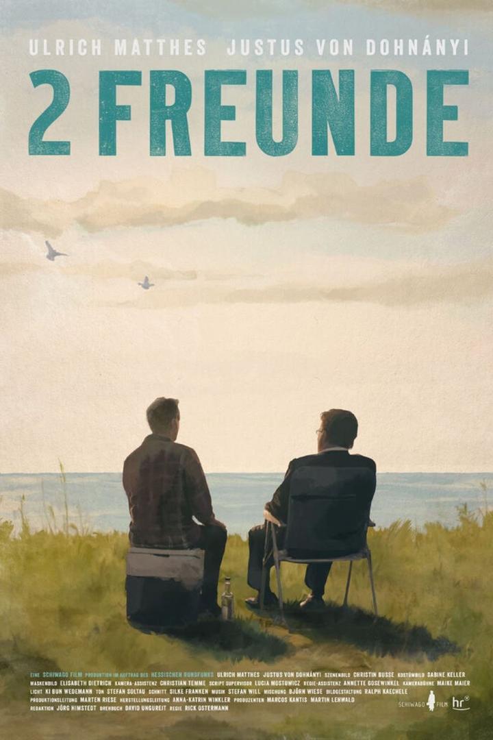 Das Filmplakat für „2 Freunde“ mit Ulrich Matthes und Justus von Dohnányi zeigt zwei Männer am Meer.