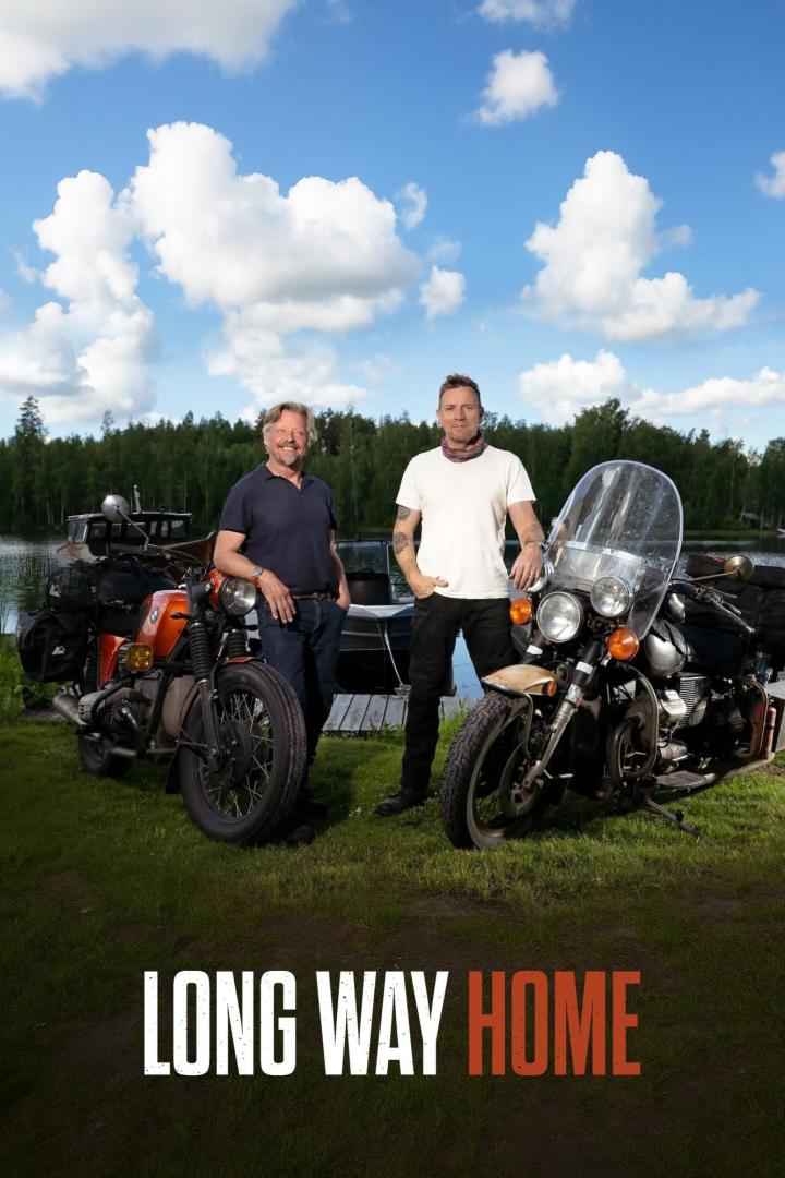 Das Filmplakat zu „Long Way Home“ zeigt zwei Männer und zwei Motorräder vor einer Seenlandschaft.