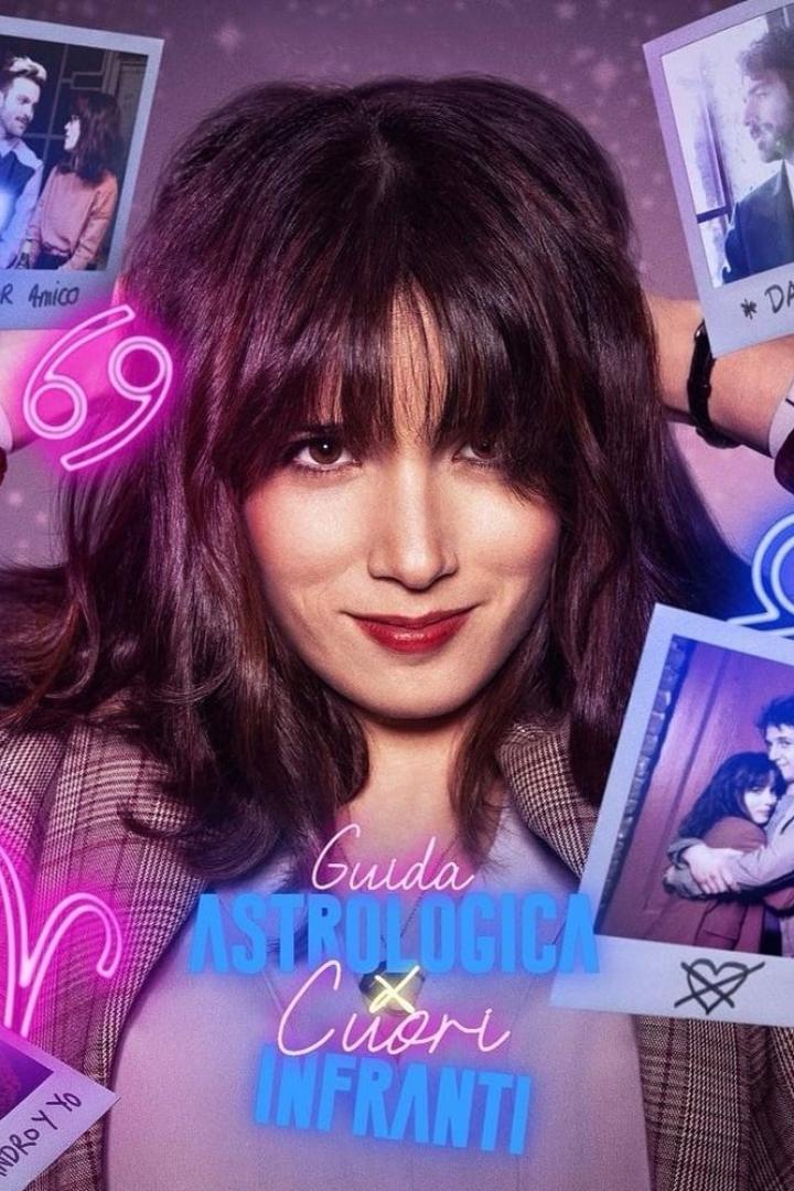 Das Filmplakat für „Guida astrologica per cuori infranti“ zeigt eine Frau umgeben von Sternzeichen und Fotos.