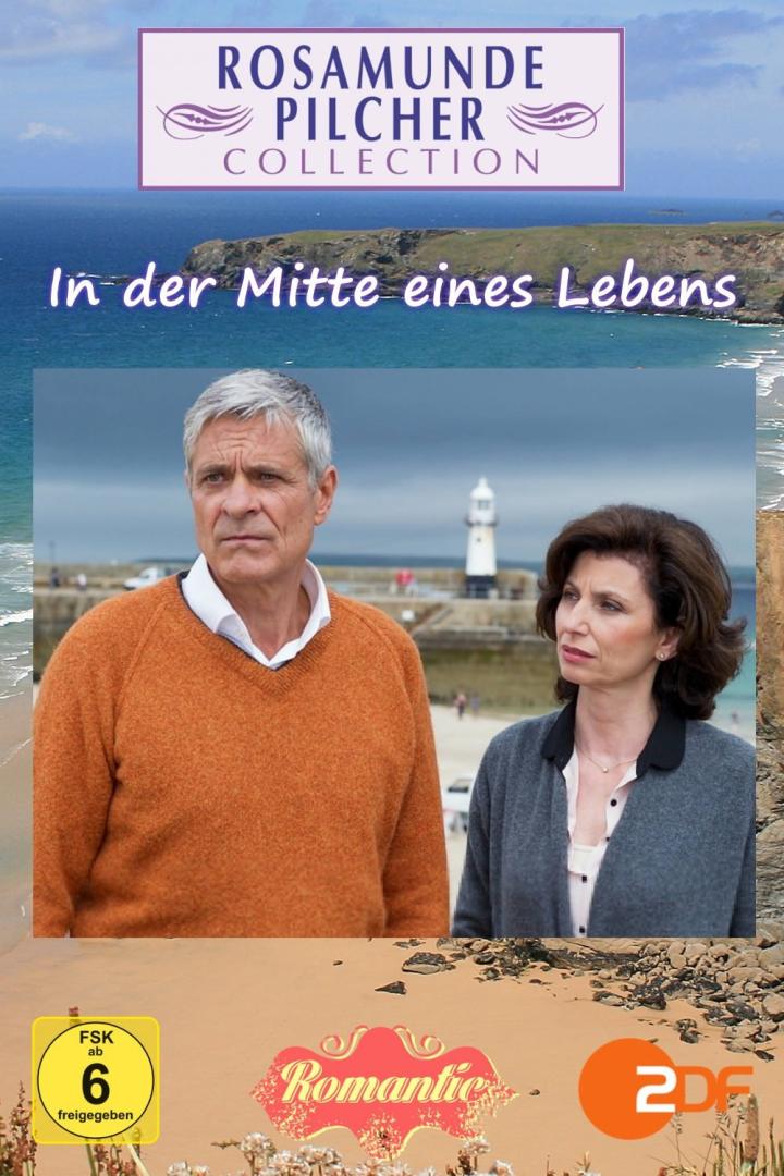 Ein Mann und eine Frau vor einem Leuchtturm in „Rosamunde Pilcher: In der Mitte eines Lebens“.