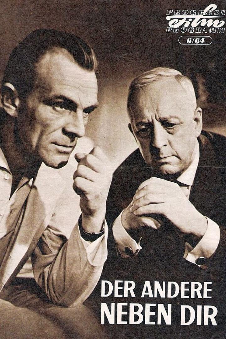 Das Filmplakat für „Der Andere neben Dir“ zeigt zwei Männer in ernster Pose.