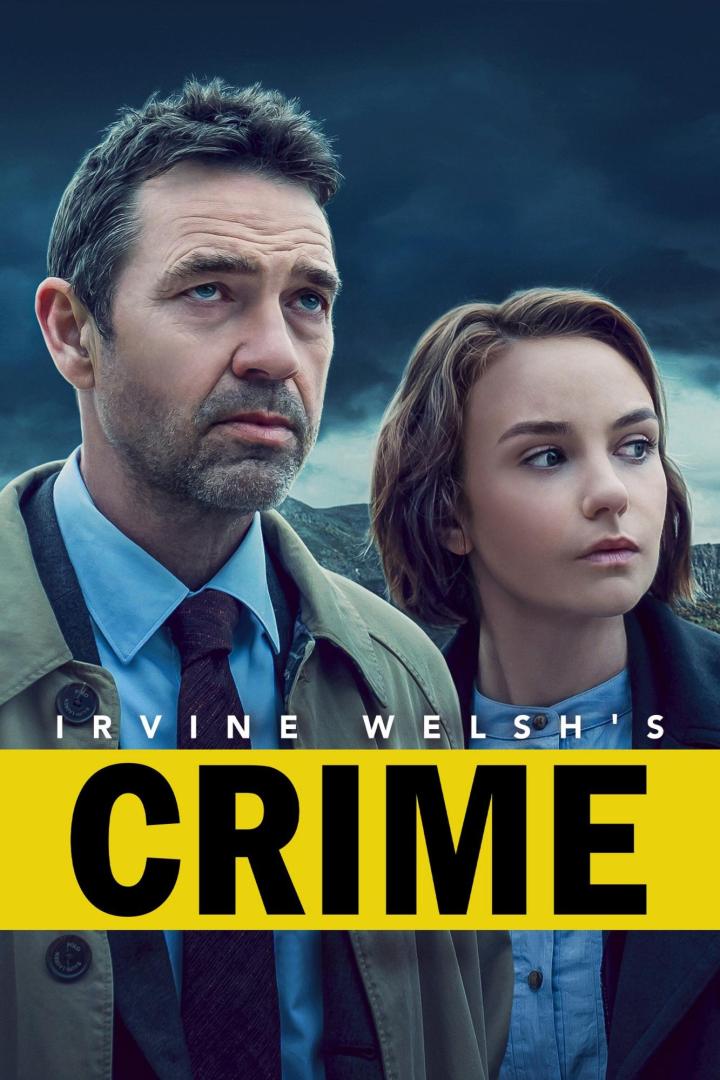 Das Filmplakat zu „Crime“ zeigt zwei ernste Ermittler vor einer düsteren Landschaft.