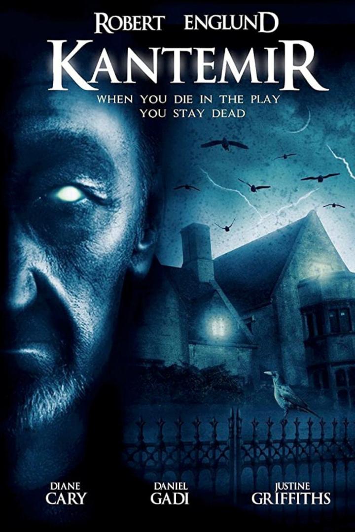 Das Filmplakat für „Kantemir“ mit Robert Englund vor einem unheimlichen Haus.