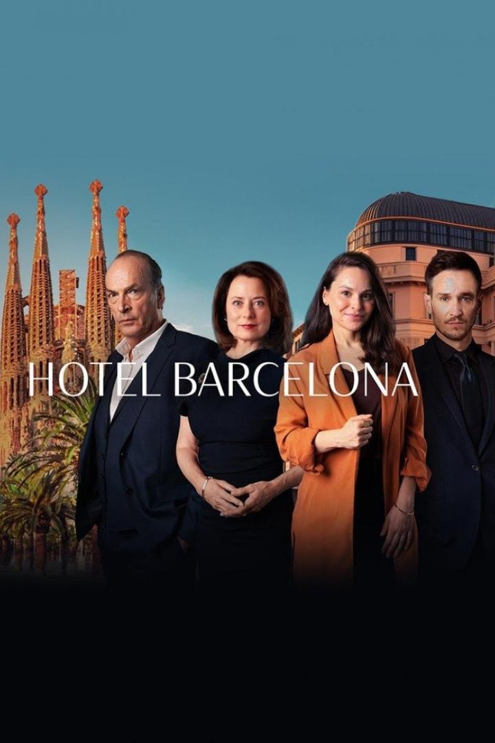 Das Filmplakat für „Hotel Barcelona“ zeigt vier Schauspieler vor der Sagrada Familia.